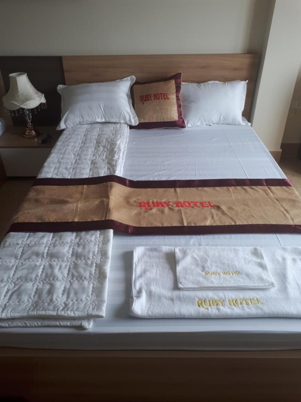 Ruby Hotel Vinh Yen Buitenkant foto