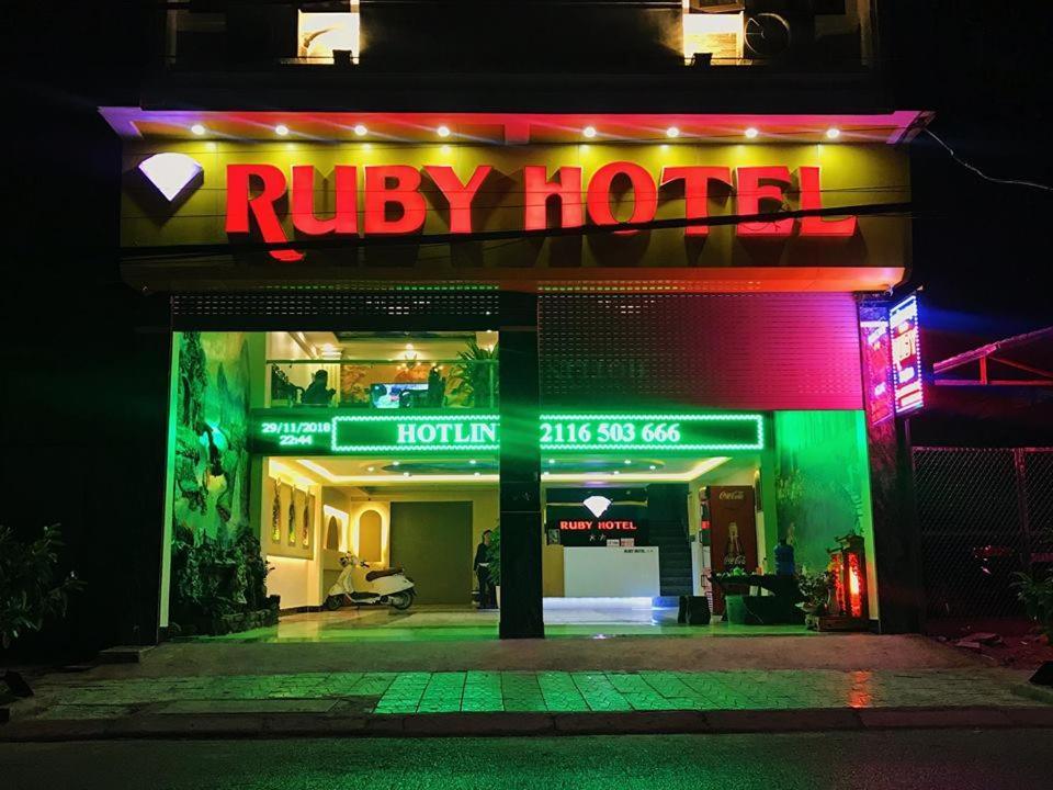 Ruby Hotel Vinh Yen Buitenkant foto