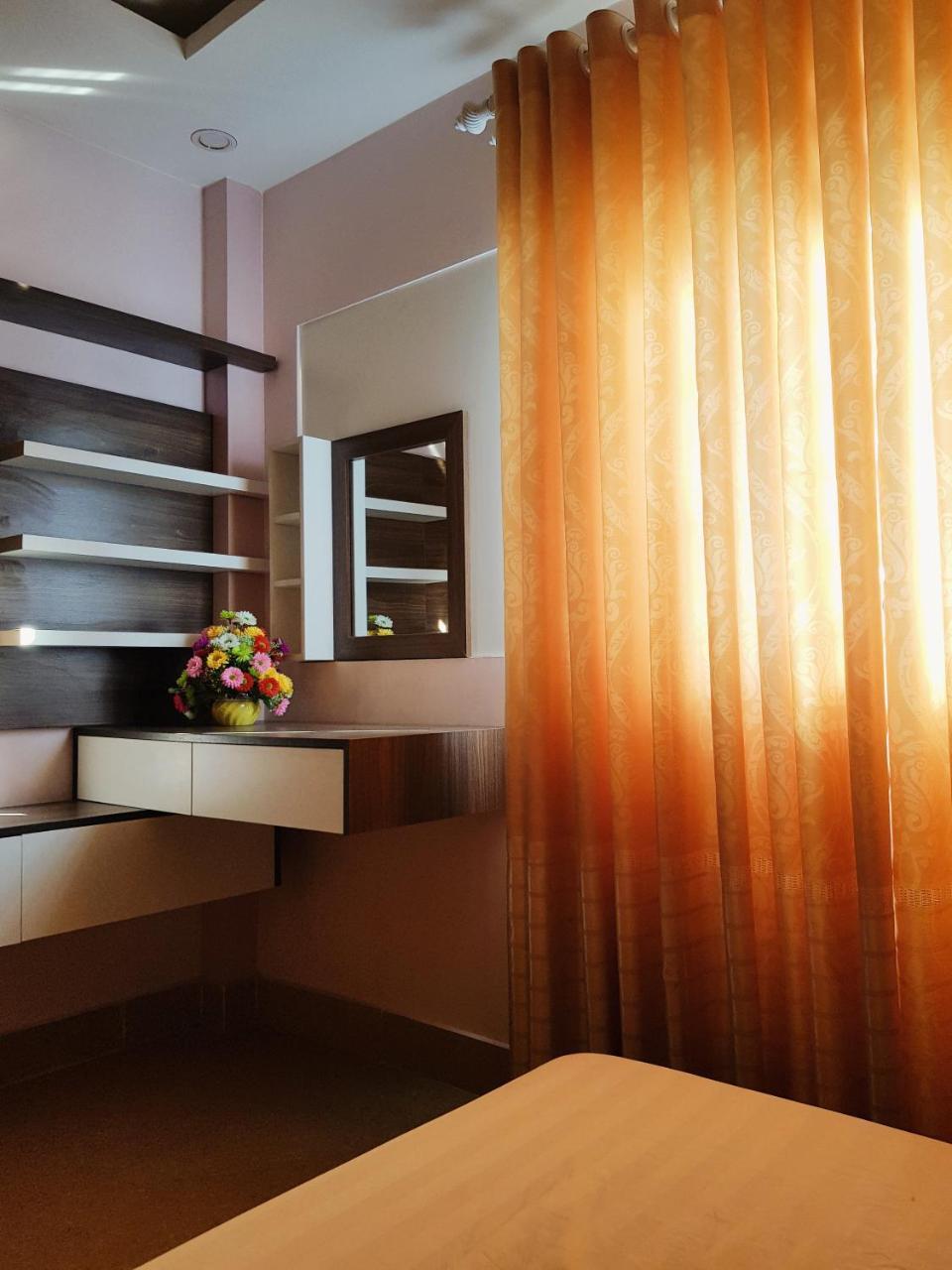 Ruby Hotel Vinh Yen Buitenkant foto